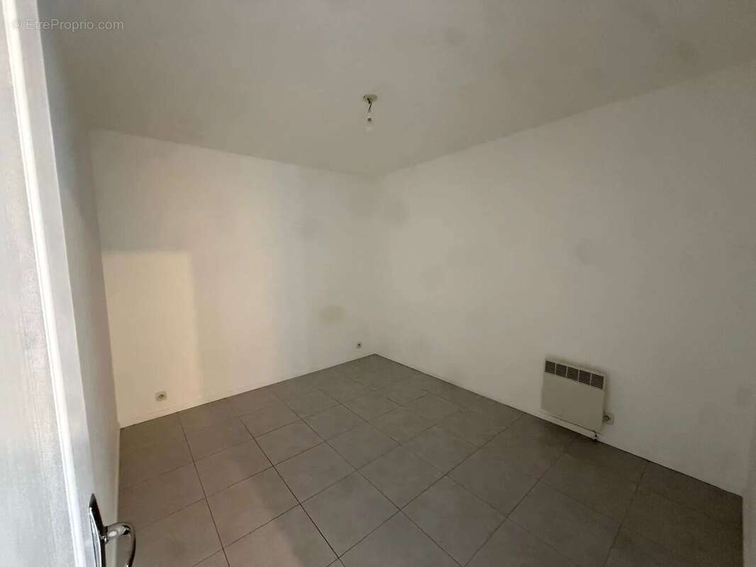 Appartement à SAINT-LAURENT-DU-VAR