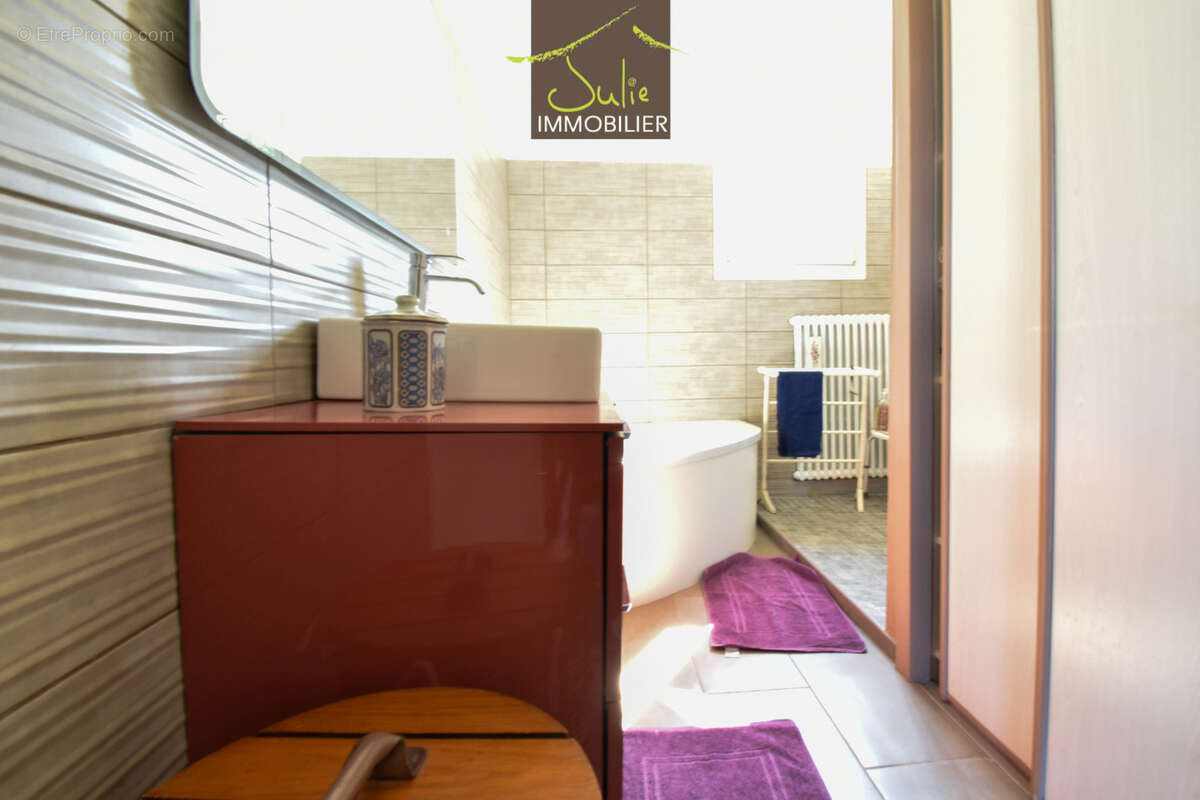 CERIZAY - Spacieuse maison de 250 m2 avec piscine - photo 7