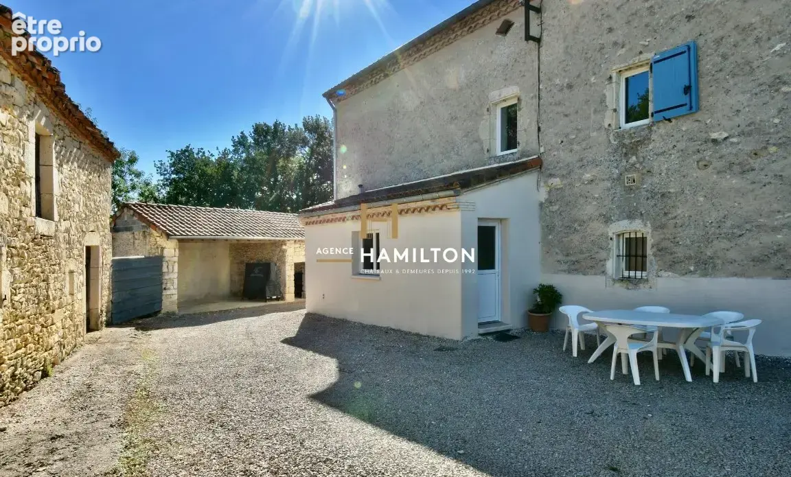 Superbe maison en pierre rénovée, avec bois et terrains attenants - photo 8