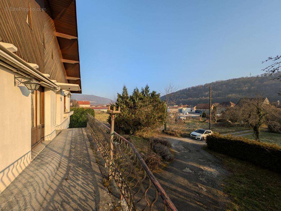 Maison à PONT-DE-ROIDE