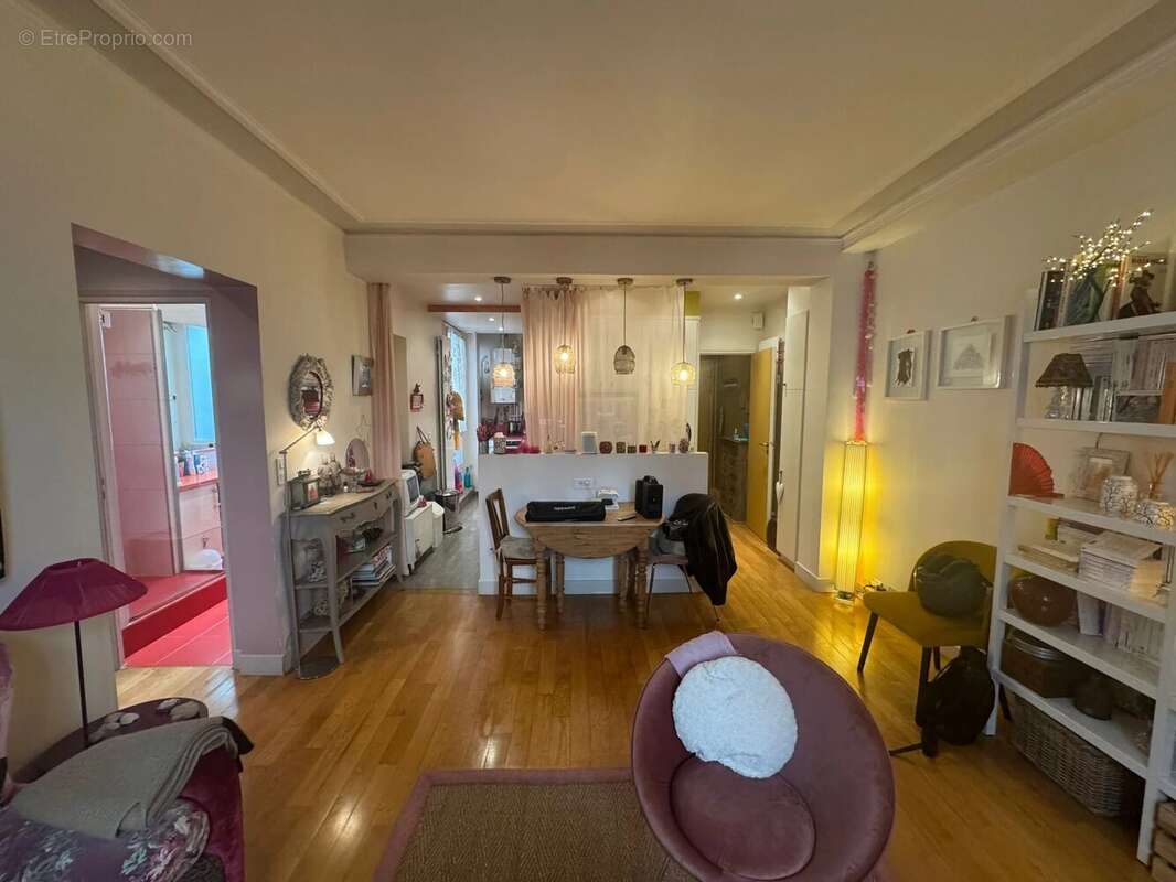 Appartement à PARIS-17E