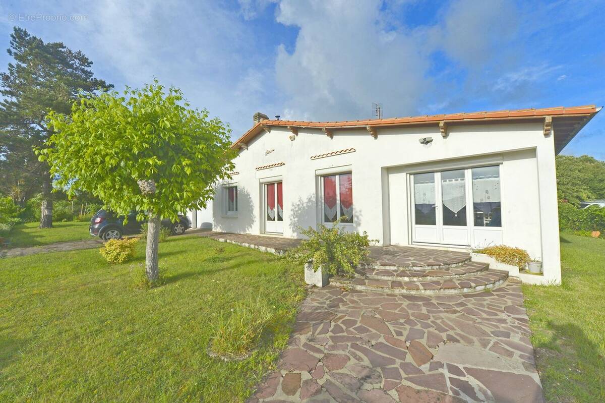 Maison à SEMUSSAC