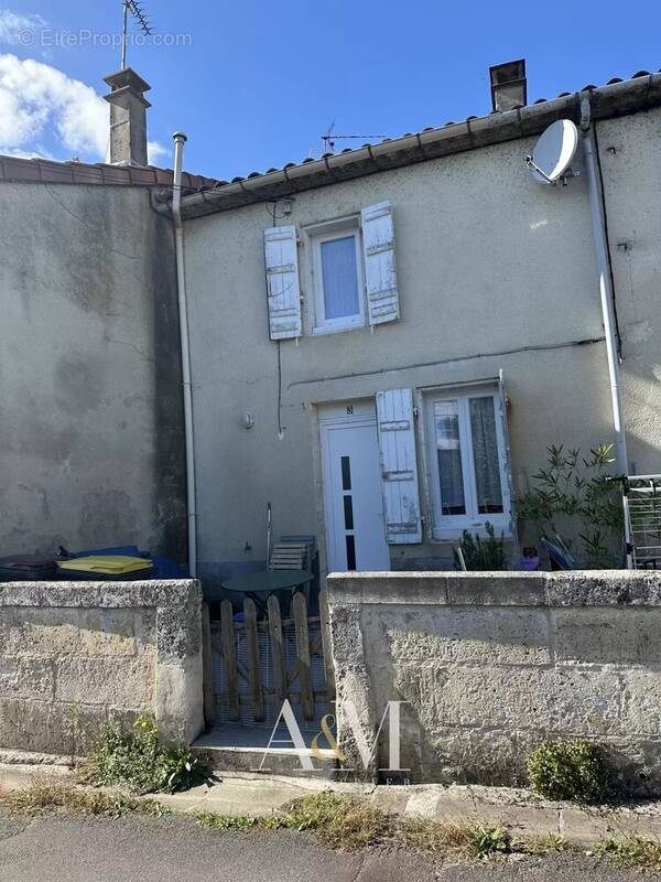 Maison à LINARS
