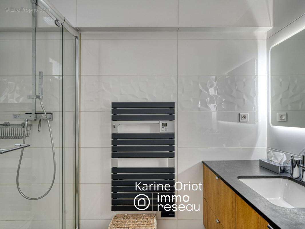 Appartement à PARIS-19E