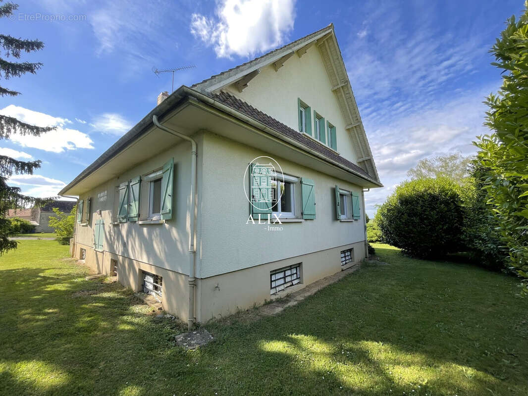 Maison à EGREVILLE