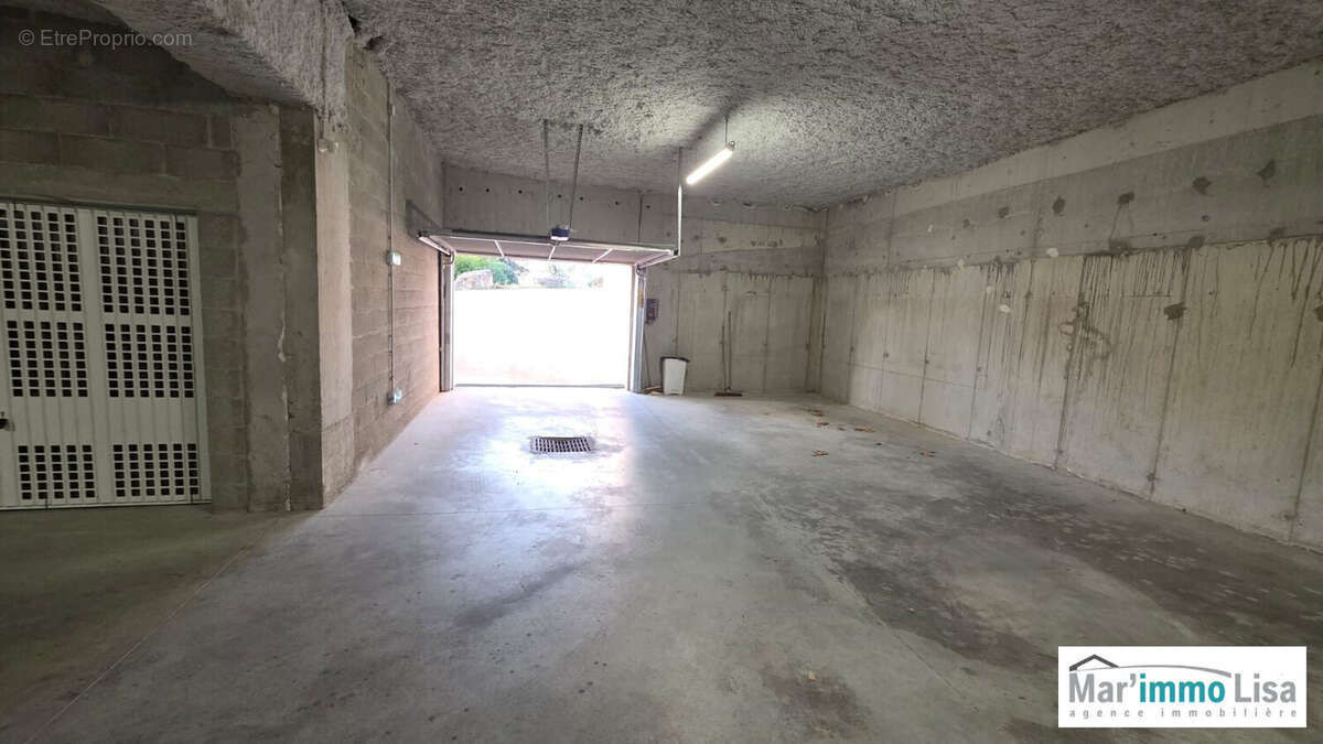 Parking à PUGET