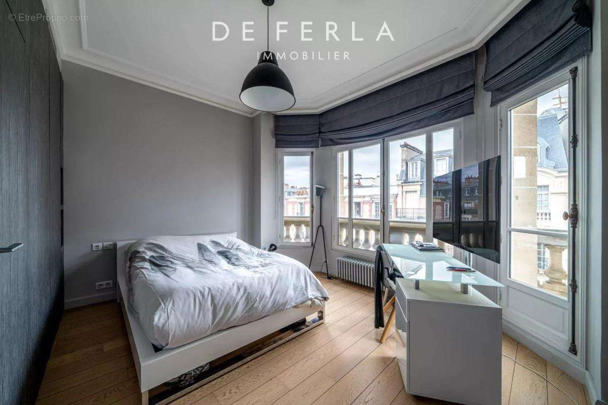 Appartement à PARIS-16E
