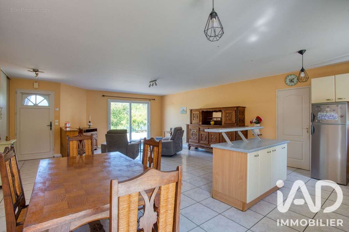Maison 95 m² à Vitrac  - photo 6