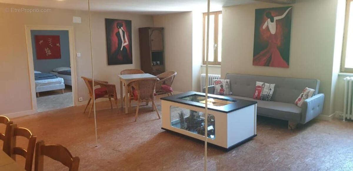 Appartement à LE MAYET-DE-MONTAGNE