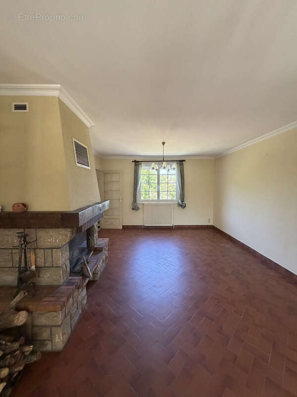 Maison plain pied 3 chambres sur sous sol + terrain agricole - photo 3