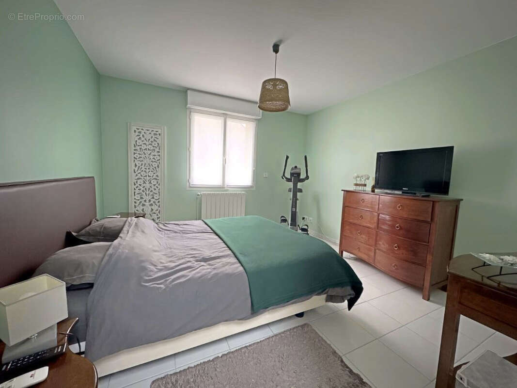 Maison de plain pied 5 pièces à vendre à Cernay-lès-Reims - Calme et Confort - photo 6