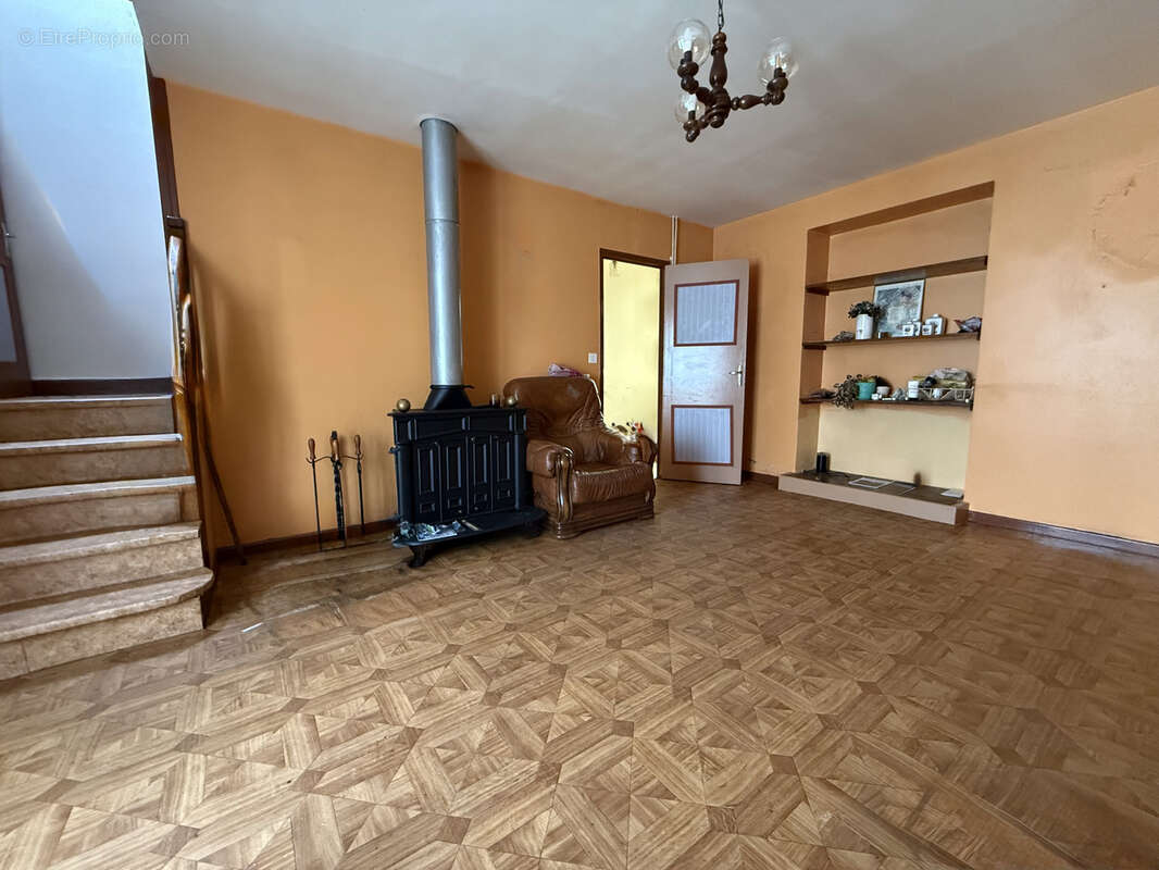 Maison de village avec vue dominante sur la vallée du Lot   Fort potentiel d'aménagement - photo 9