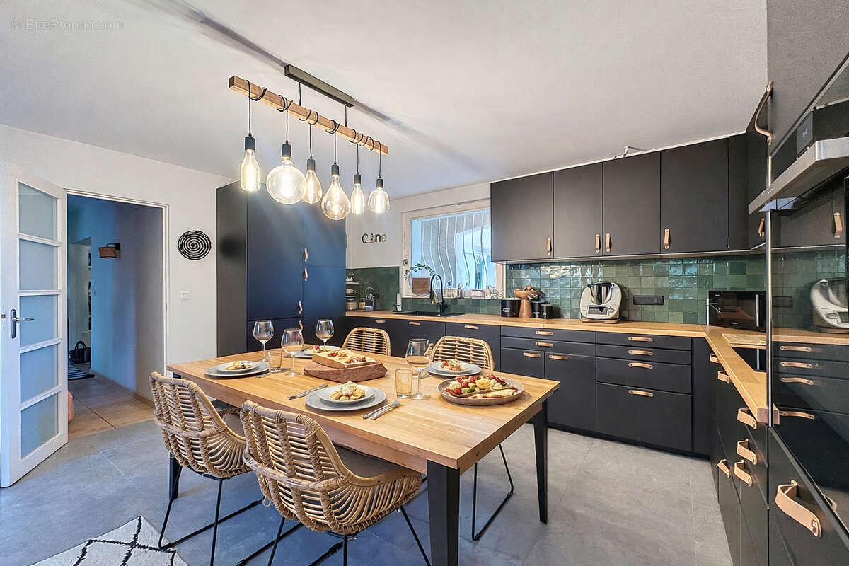 Maison T6 - 200 m² - Terrain 2800 m² - Mons - photo 3