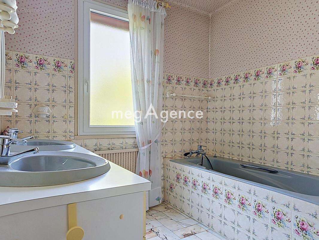 Maison familiale a bouafle avec sous sol total et jardin - photo 12