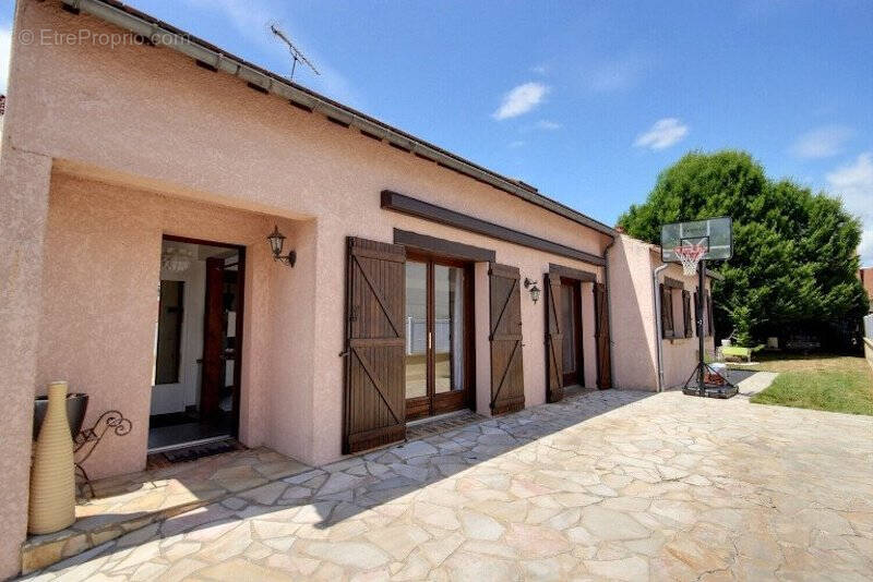 Maison à LA VILLE-DU-BOIS