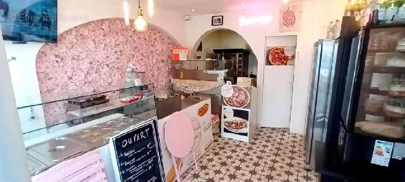 Commerce à PARIS-8E