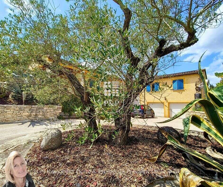 Maison À Vendre - avec piscine, garage et dépendances - photo 20