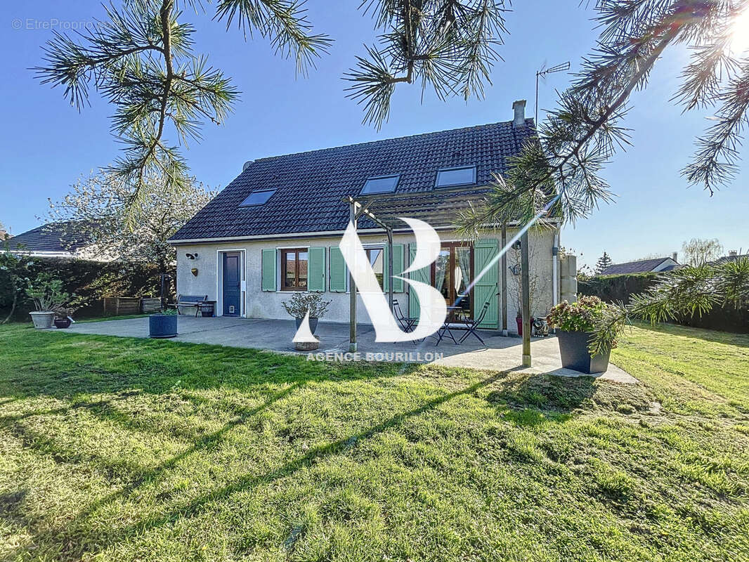 Maison à LA CHAPELLE-RABLAIS