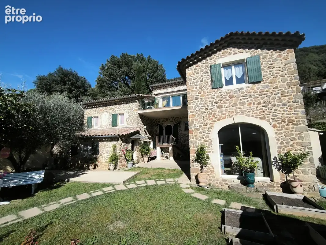 Mas rénové de 195m2 avec 1750m2 de terrain avec vue dégagée - photo 14