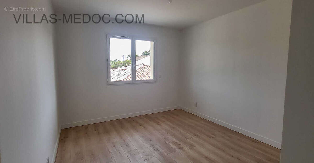 Maison à VENDAYS-MONTALIVET