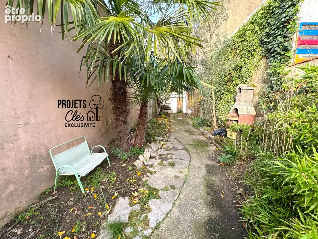 Maison atypique de centre-bourg avec dépendance - photo 8