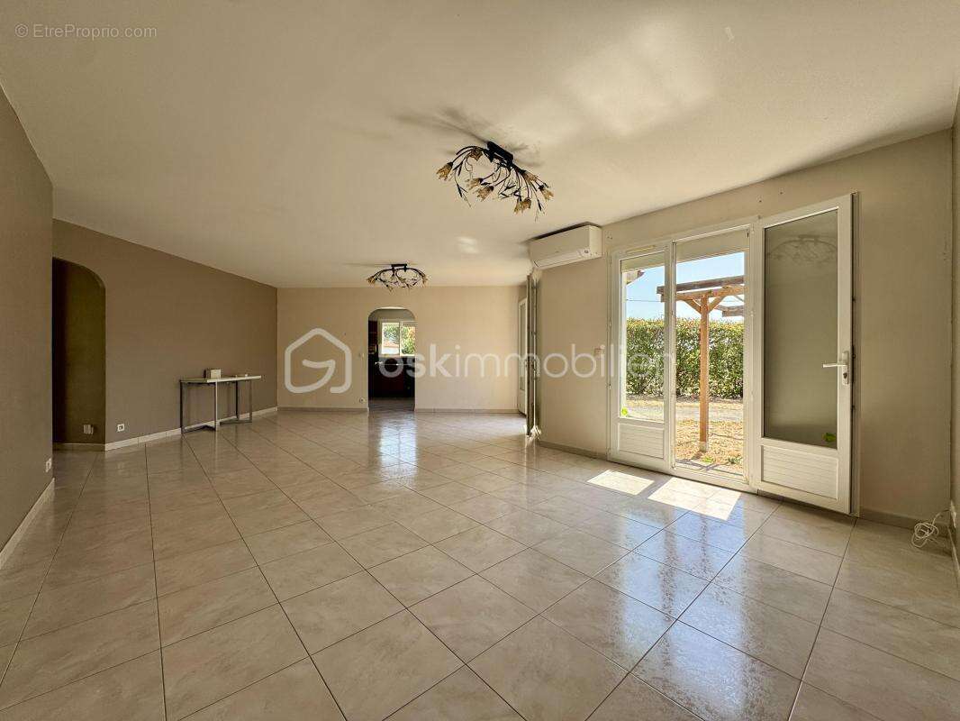 Plain-pied 3 chambres avec garage, piscine et grand terrain - photo 11