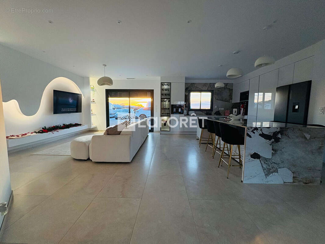 Maison à ARPAJON-SUR-CERE