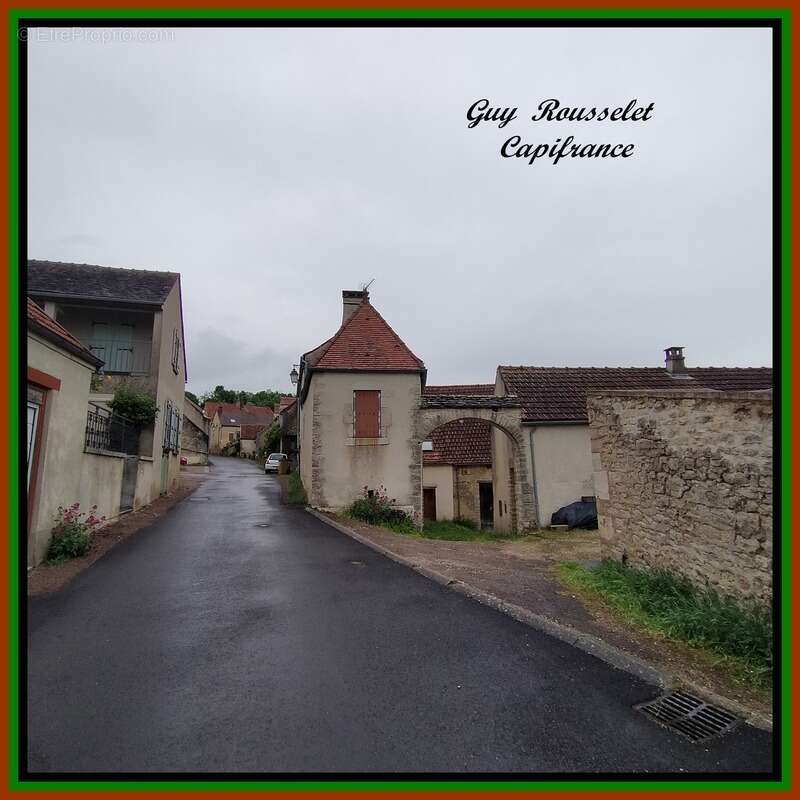 Maison à ALISE-SAINTE-REINE