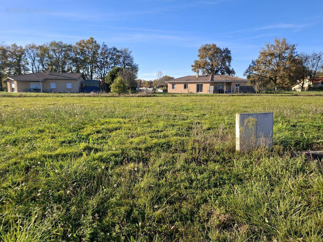 Terrain à CAZERES-SUR-L&#039;ADOUR