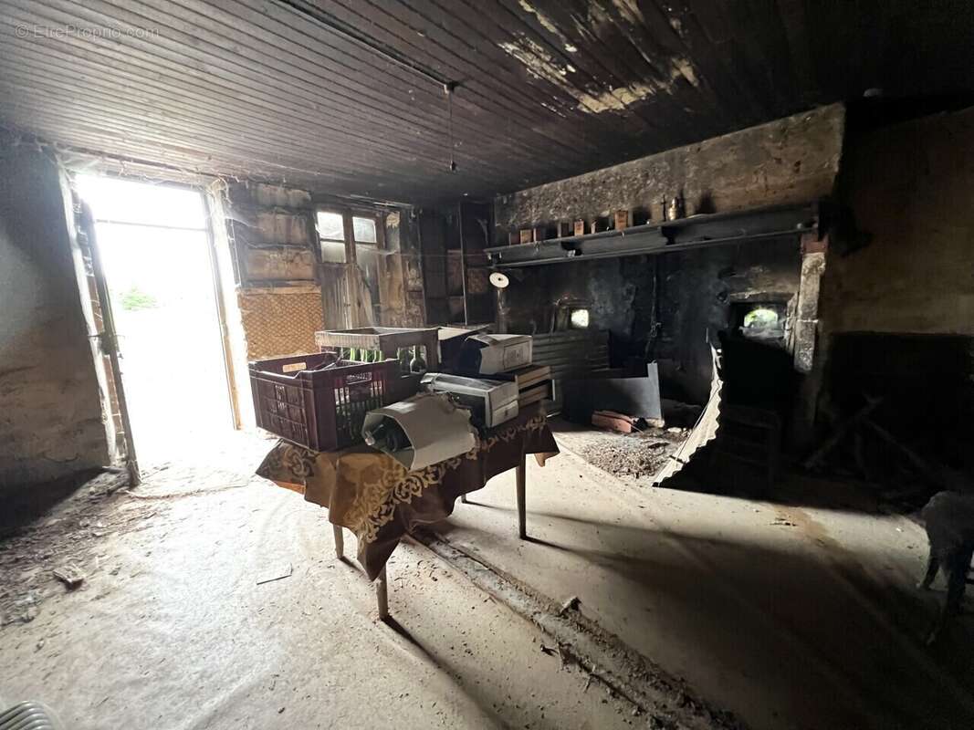 Maison à SAINT-GERMAIN-LES-VERGNES