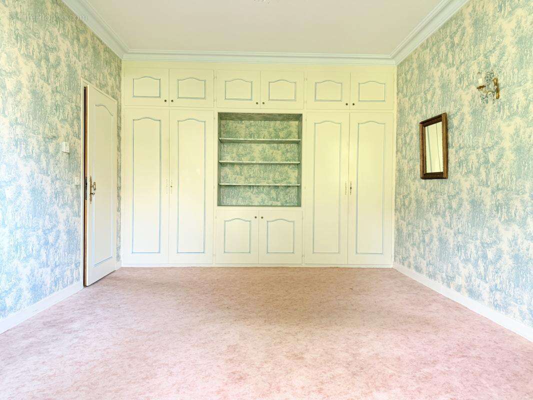 Divonne-les-Bains Centre Ville - Maison 6 chambres de 424 m2 - photo 16