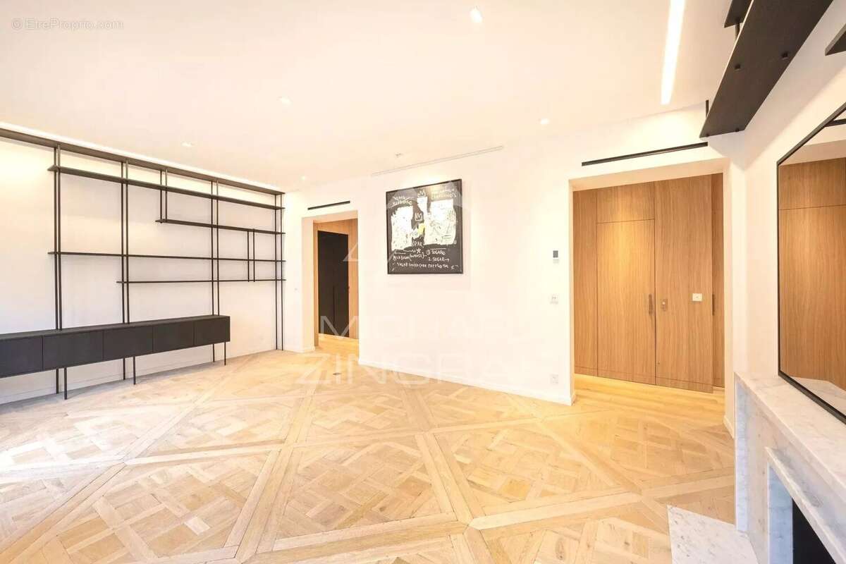 Appartement à PARIS-8E