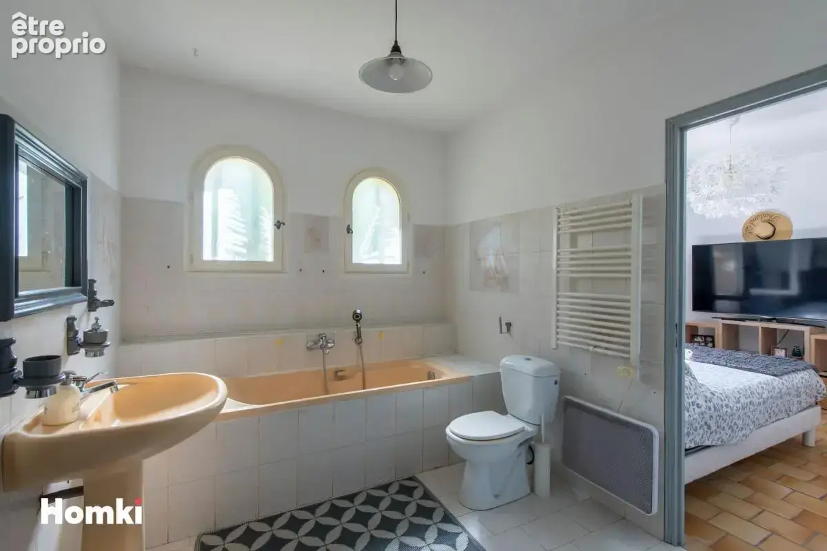 MARIGNANE – Maison familiale authentique 8 pièces 200m² avec piscine - photo 15