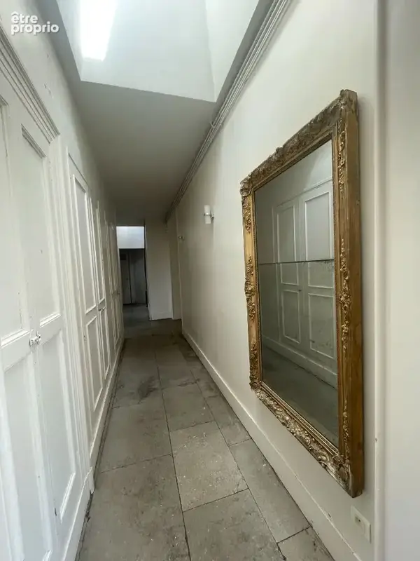 Rare - Écusson, 3e et dernier étage avec ascenseur dans un hôtel particulier haussmannien, vue sur les jardins du musée MOCO - photo 4