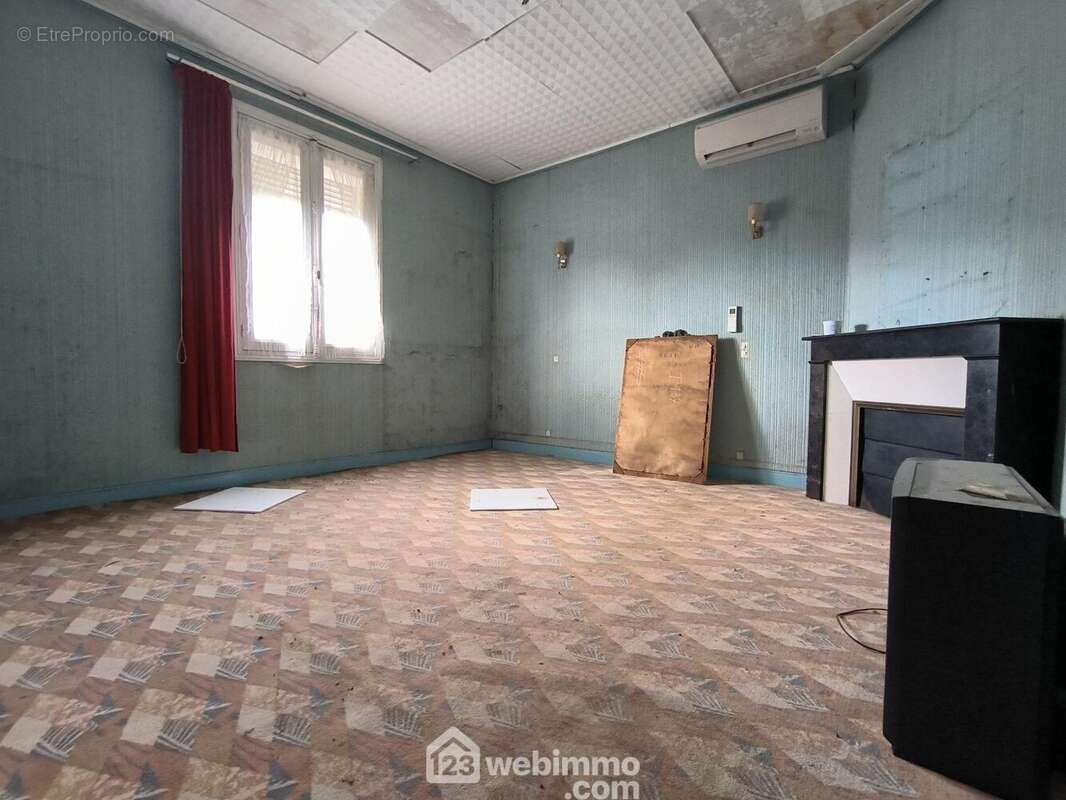 Une première chambre de 15 m² - Maison à VAILLY-SUR-AISNE