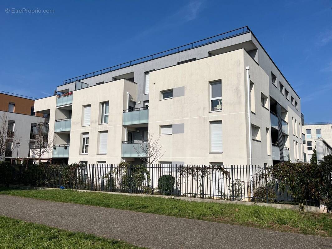 Appartement à MEYZIEU