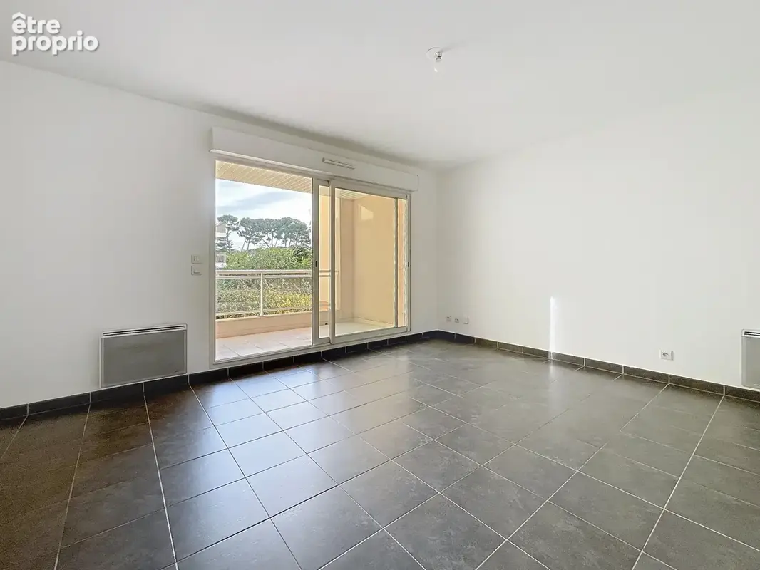 À Antibes, vente agréable 2 Pièces 48m2, super emplacement - photo 2