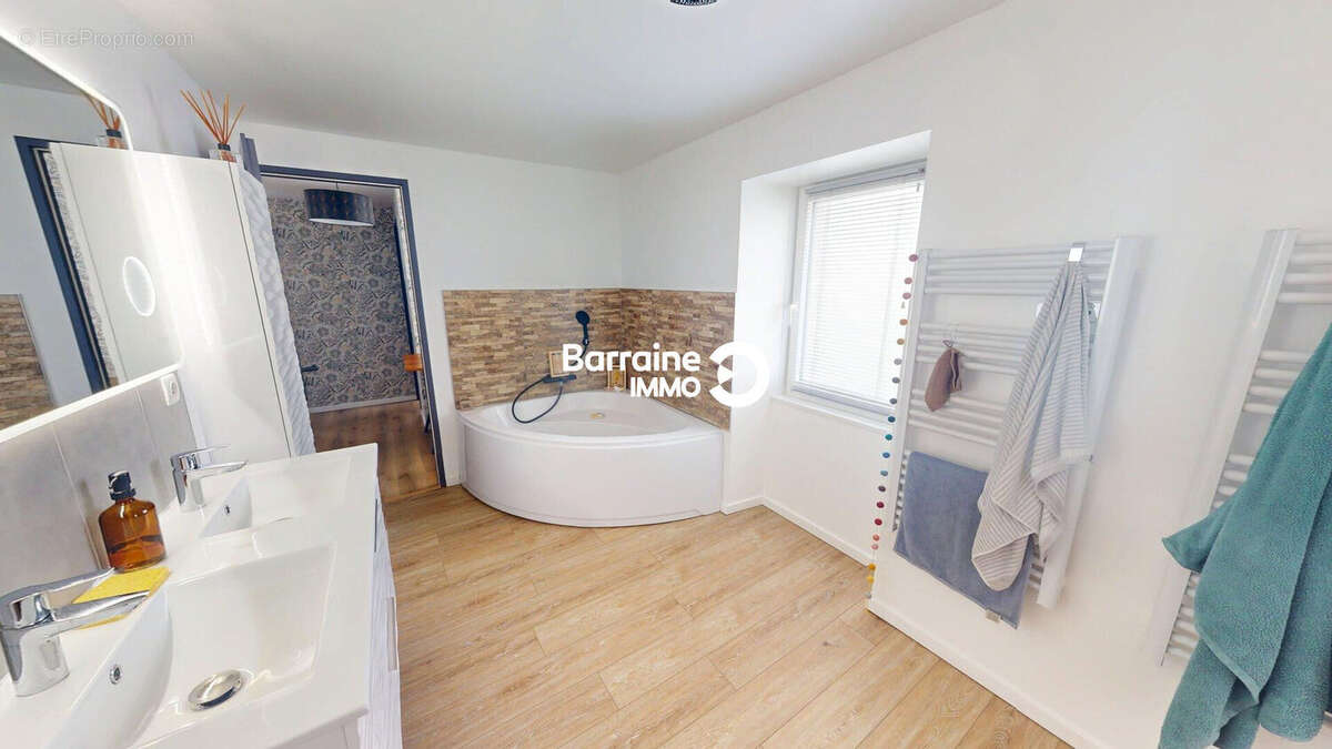 Maison à LE RELECQ-KERHUON