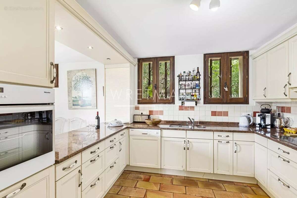 Maison à TOURRETTES-SUR-LOUP