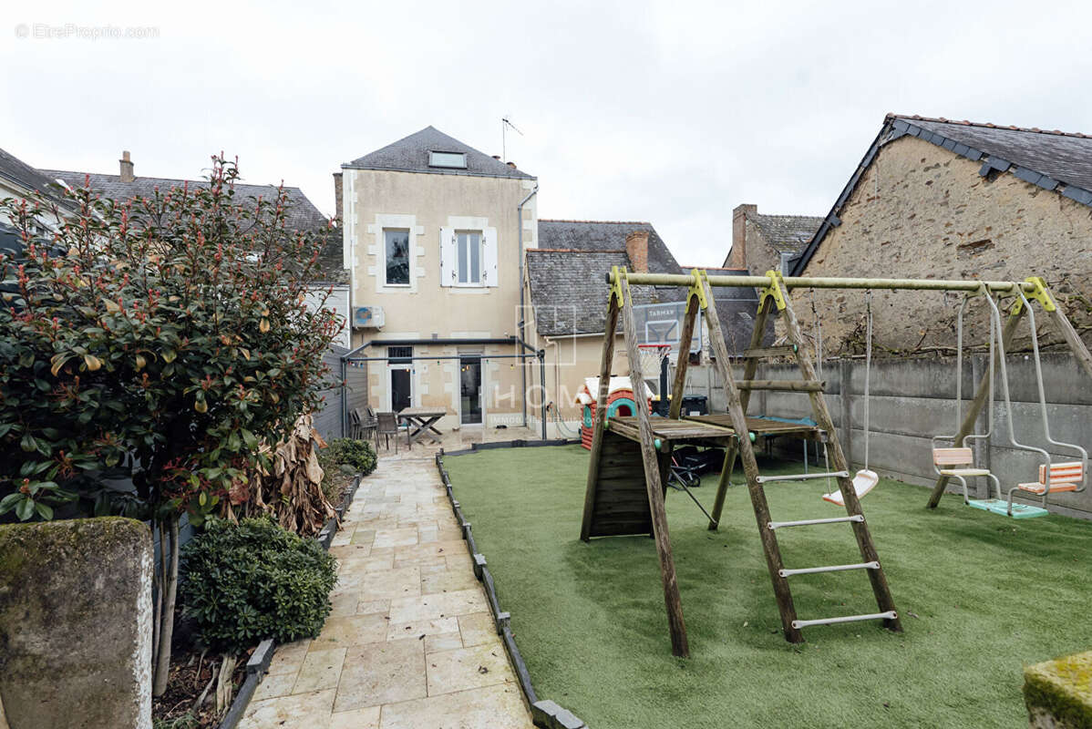 Maison à FENEU