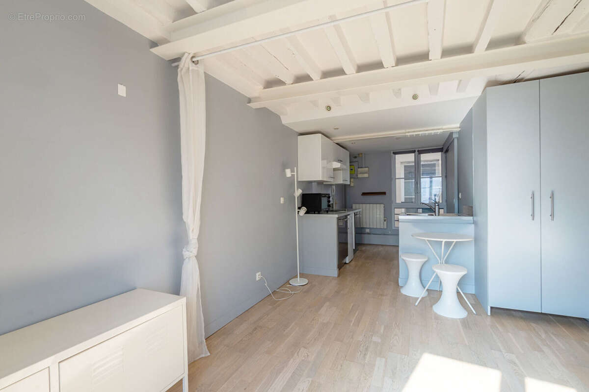 Appartement à PARIS-10E