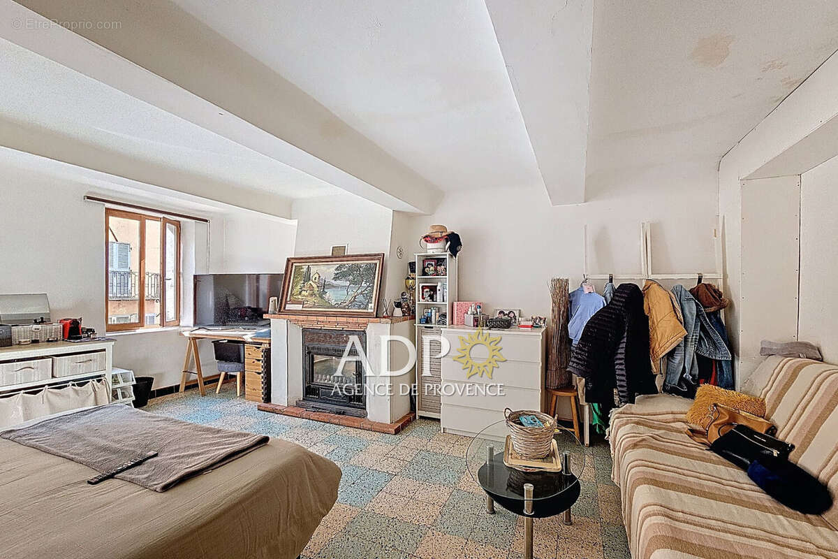 Maison à SAINT-CEZAIRE-SUR-SIAGNE