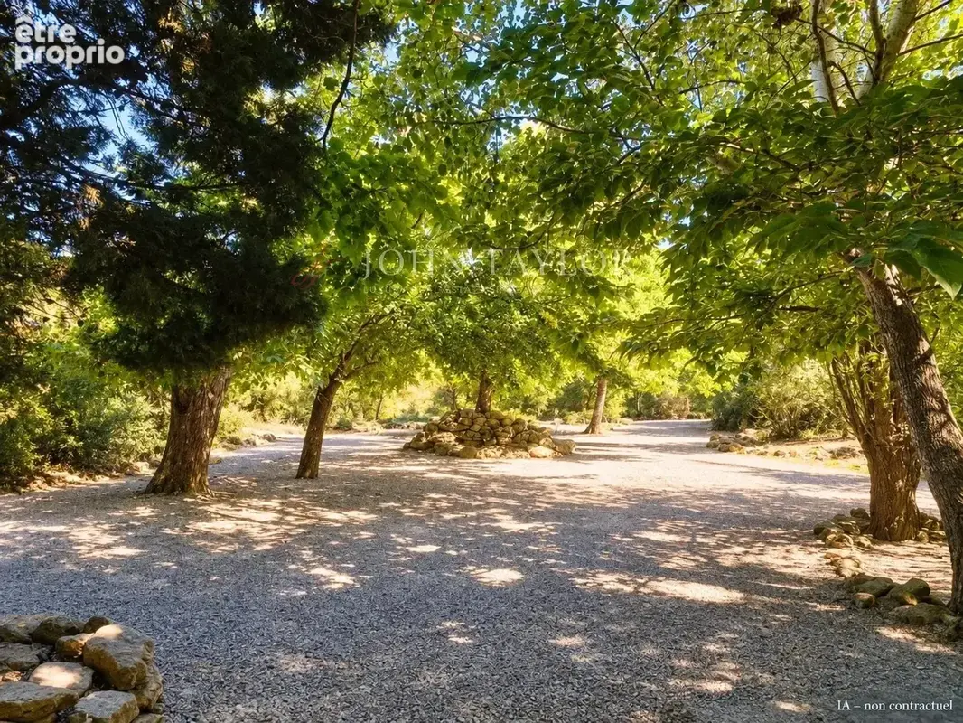 Entre Alpilles et Luberon — domaine arboré de près de six hectares - photo 7