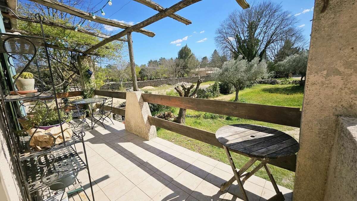 Maison à MONTAREN-ET-SAINT-MEDIERS