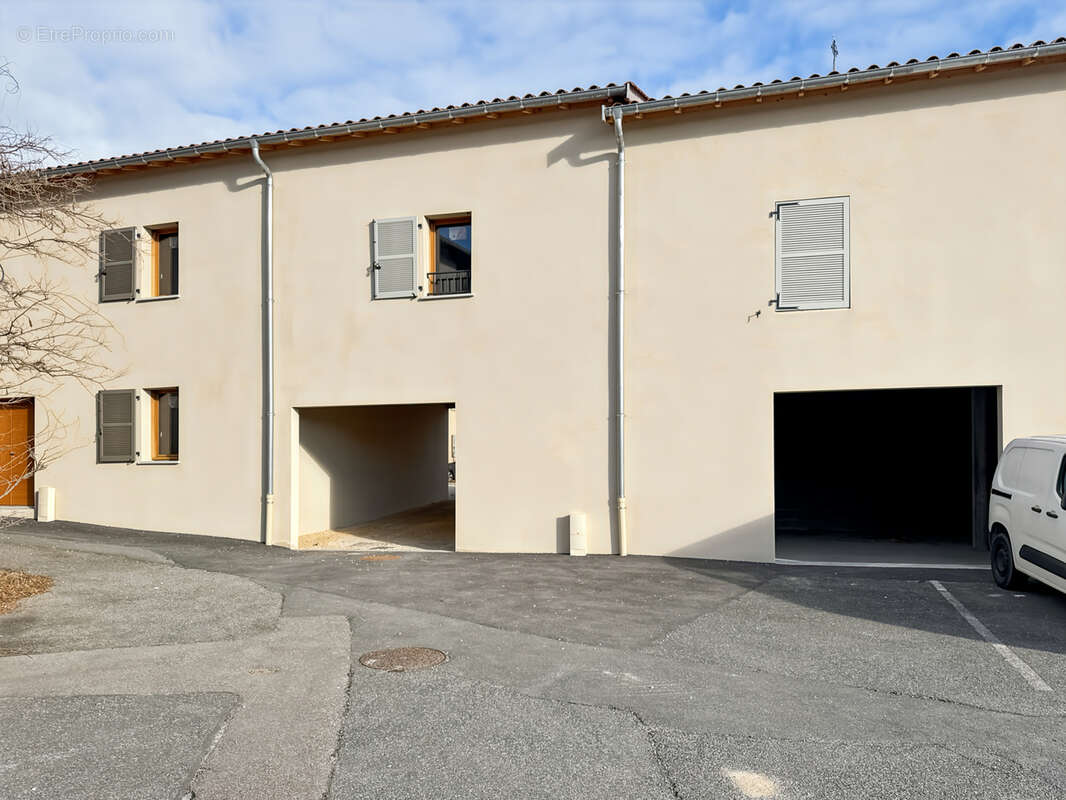 À Vendre Plateau neuf en Frais de Notaire réduits à finir d'Aménager   Proche Trévoux, Hyper-Centre Village de - photo 4