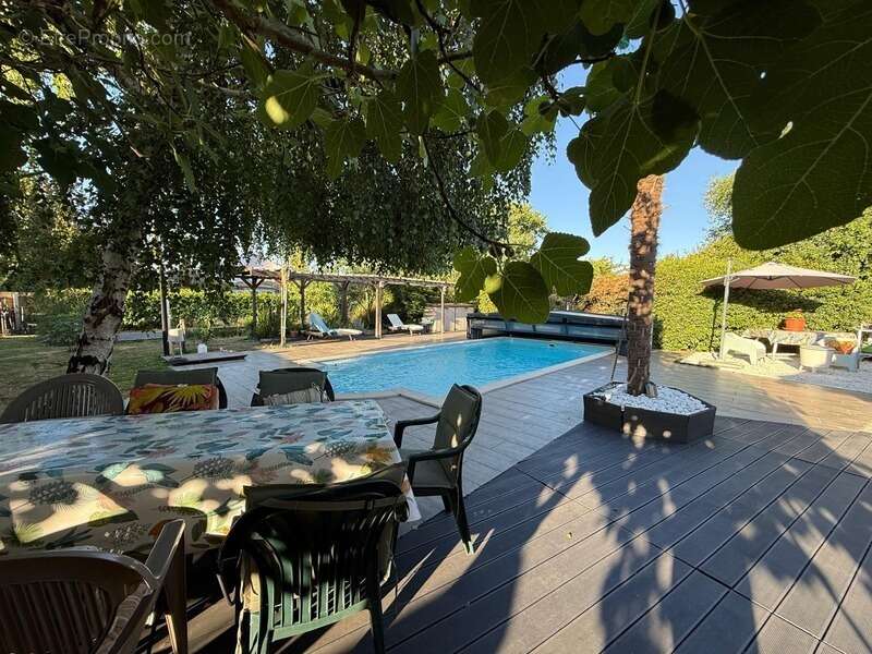 BIGANOS – Quartier recherché du VIGNEAU – Élégante propriété de 190 m² sur un magnifique terrain paysager de 2 370 m² avec pisci - photo 16