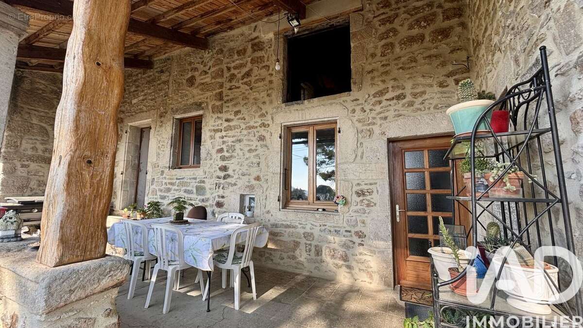 Photo 4 - Maison à SAINT-ETIENNE-DE-FONTBELLON