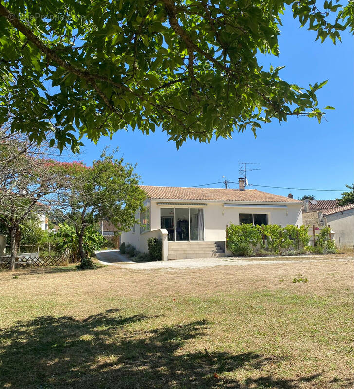 Maison à SAINT-YRIEIX-SUR-CHARENTE