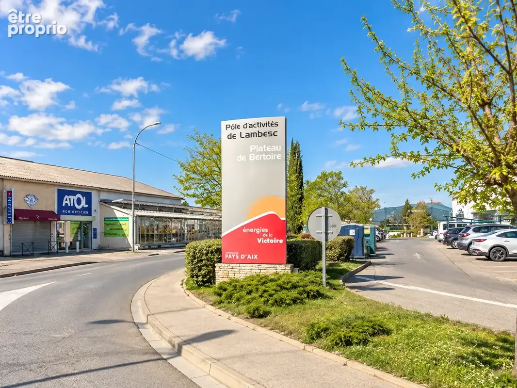 Photo Commerce à Lambesc au prix de 930 000€