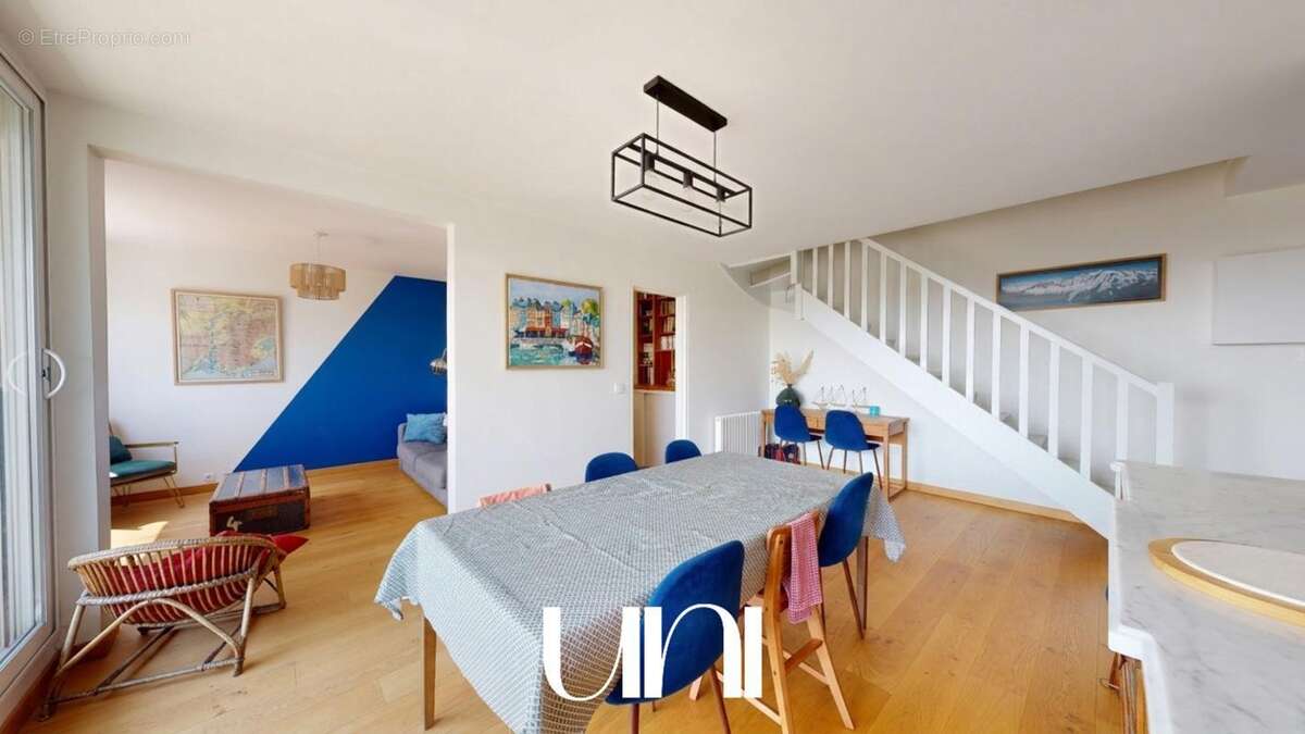 Appartement 5 pièces de 98 m2 avec caves, balcon, ascenseur et parkings - CAEN Saint-Gilles - photo 12